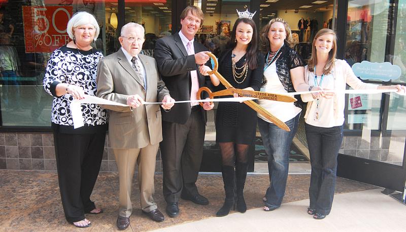 Shops at Grand River - Maurices Ribbon Cutting