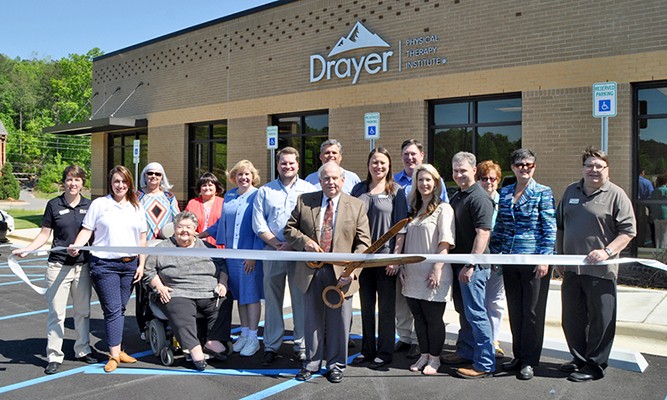 The City of Leeds and the Leeds Area Chamber of Commerce conducted a ribbon cutting at the new Drayer Physical Therapy clinic in Leeds across from the Bass Pro Shop.  Sandra Caldwell, Regional Relationship Manager, Christene Tran -PT, MSPT Center Manager and Staff welcomed guests.  Mayor David Miller cut the ribbon and everyone enjoyed a time o