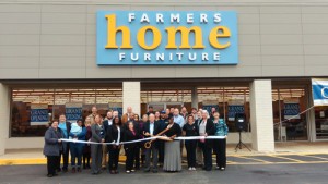 The City of Leeds and the Leeds Area Chamber of Commerce participated in the Farmer's Home Furniture Ribbon Cutting located on the Parkway | 205.699.5001