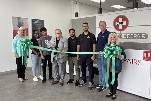 The City of Leeds & the Leeds Area Chamber of Commerce conducted a ribbon cutting to celebrate the opening of CPR Cell Phone Repair. Mayor David Miller cut the ribbon along with a host of City Council Members, Chamber Board Member, Ambassadors and CPR