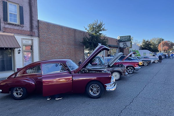 Leeds Cruising for Toys Was a Huge Success for Charity!  Hundreds of people headed to downtown historic Leeds for this event on Saturday. 