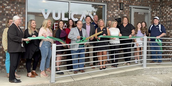 The City of Leeds and the Leeds Area Chamber of Commerce cut the ribbon yesterday at Grand G's Kitchen. They opened in October and are already famous with their great food and atmosphere. Be sure to visit this n