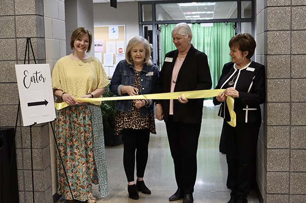 Our Executive Director, Sandra McGuire, had the opportunity to participate in the ribbon cutting for the opening of 2022 Trussville Home & Garden Show.