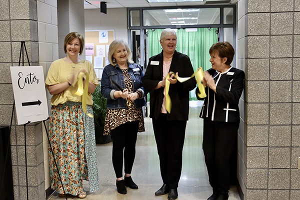 Our Executive Director, Sandra McGuire, had the opportunity to participate in the ribbon cutting for the opening of 2022 Trussville Home & Garden Show.