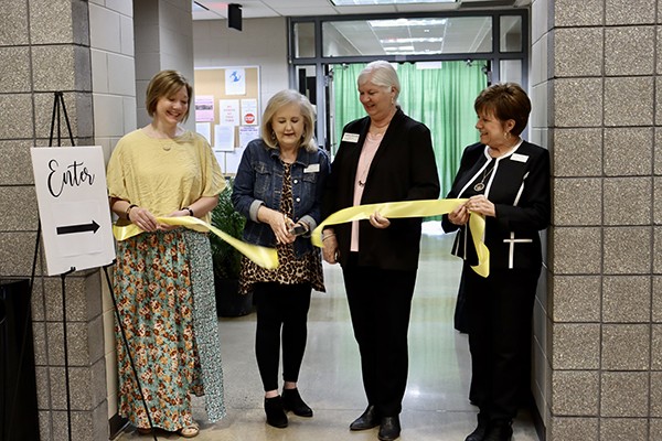 Our Executive Director, Sandra McGuire, had the opportunity to participate in the ribbon cutting for the opening of 2022 Trussville Home & Garden Show.