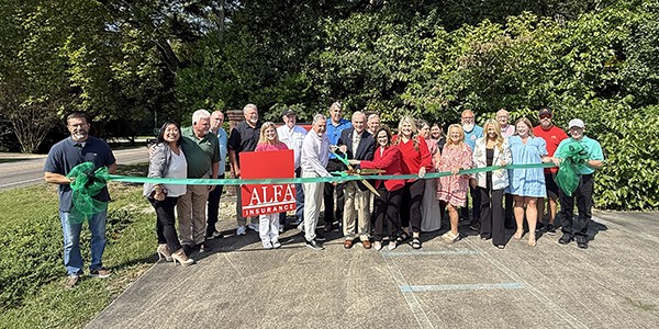 Leeds Alfa Insurance Celebrates Ribbon Cutting with Leeds Area Chamber of Commerce and City Leaders along with Alfa Agents, Doug Edwards