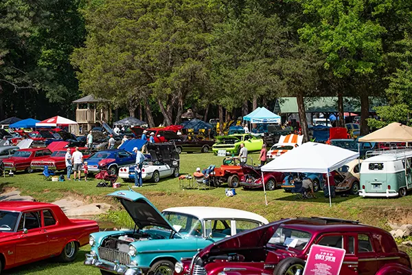 Music, Vendors and Family Fun Highlight 31st Annual Creek Bank Festival | There were dozens of vendors at event where festival-goers could